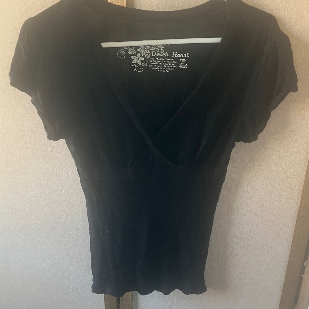FINAL MARKDOWN Derek Heart Classic Black surplice front junior Tee large
